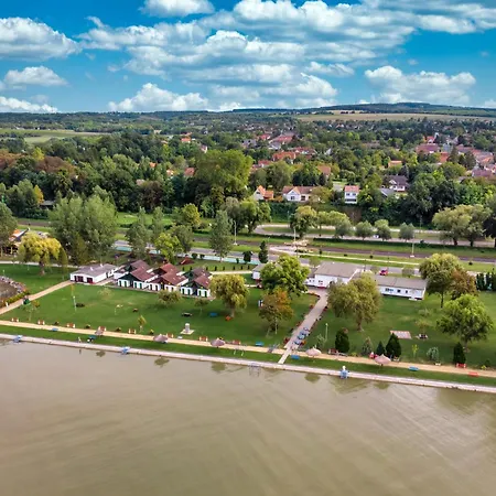 Διαμέρισμα In 19551 Balatonmáriafürdő